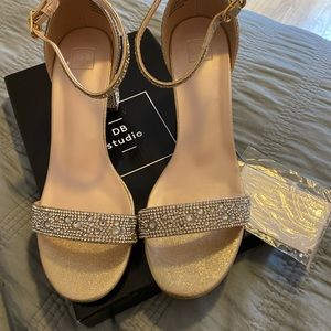 DB studio Cale Block heel size 8 champagne